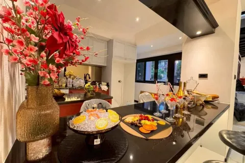 Chalet de 4 dormitorios en Pattaya, Tailandia № 210579 - foto 9