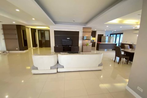 Penthouse in Watthana, Bangkok, Thailand 5 bedrooms № 133657 - photo 4