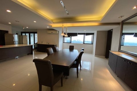 Penthouse in Watthana, Bangkok, Thailand 5 bedrooms № 133657 - photo 3
