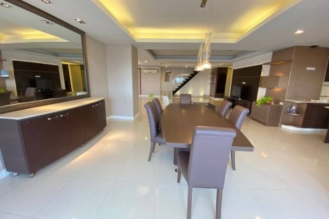 Penthouse in Watthana, Bangkok, Thailand 5 bedrooms № 133657 - photo 2