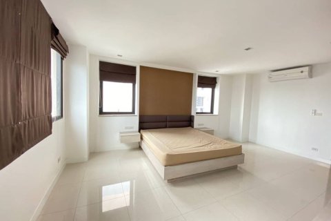 Penthouse in Watthana, Bangkok, Thailand 5 bedrooms № 133657 - photo 10