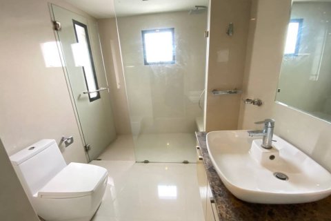 Penthouse in Watthana, Bangkok, Thailand 5 bedrooms № 133657 - photo 12