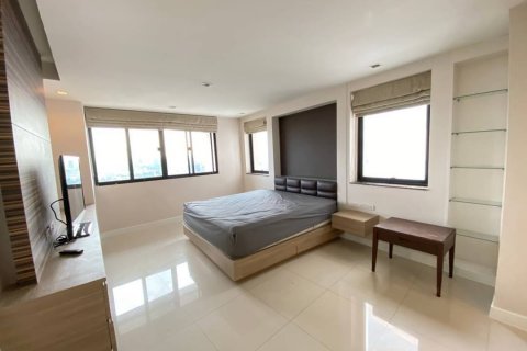 Penthouse in Watthana, Bangkok, Thailand 5 bedrooms № 133657 - photo 16