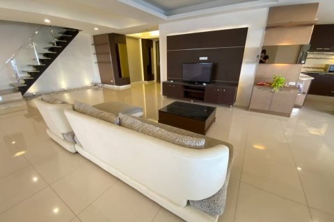 Penthouse in Watthana, Bangkok, Thailand 5 bedrooms № 133657 - photo 5