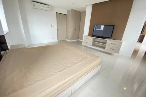 Penthouse in Watthana, Bangkok, Thailand 5 bedrooms № 133657 - photo 11