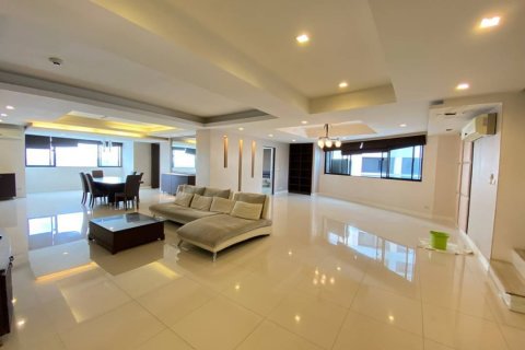 Penthouse in Watthana, Bangkok, Thailand 5 bedrooms № 133657 - photo 1