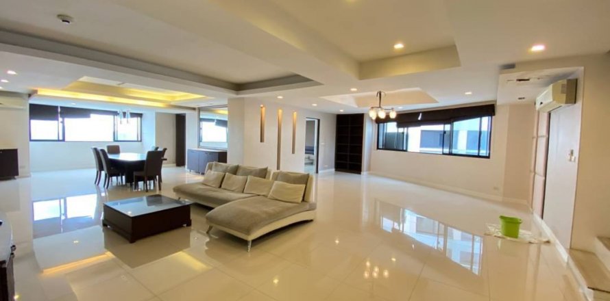 Penthouse in Watthana, Bangkok, Thailand 5 bedrooms № 133657