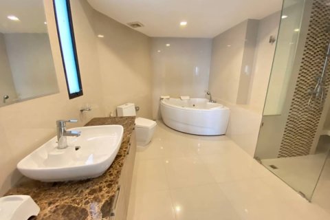 Penthouse in Watthana, Bangkok, Thailand 5 bedrooms № 133657 - photo 14