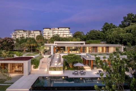 Villa in Chonburi, Thailand 5 bedrooms № 133655 - photo 1