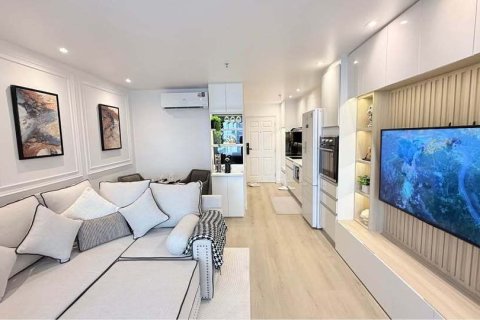 Studio in the Condo in Watthana, Bangkok, Thailand  № 158584 - photo 5