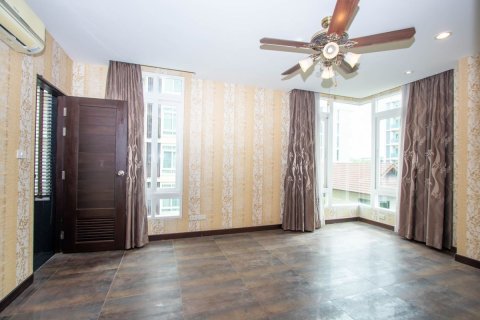 Condo à Chiang Mai, Thaïlande, 3 chambres  № 153457 - photo 16