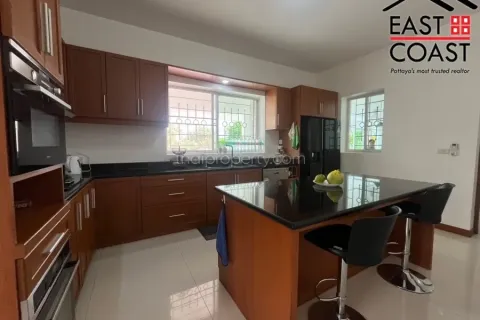 Casa de 6 dormitorios en Pattaya, Tailandia № 212318 - foto 10