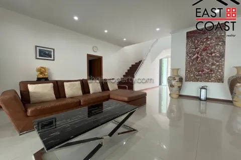 Casa de 6 dormitorios en Pattaya, Tailandia № 212318 - foto 4