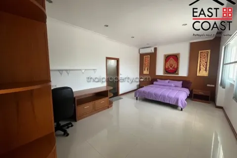 Casa de 6 dormitorios en Pattaya, Tailandia № 212318 - foto 14