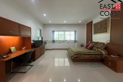 Casa de 6 dormitorios en Pattaya, Tailandia № 212318 - foto 19