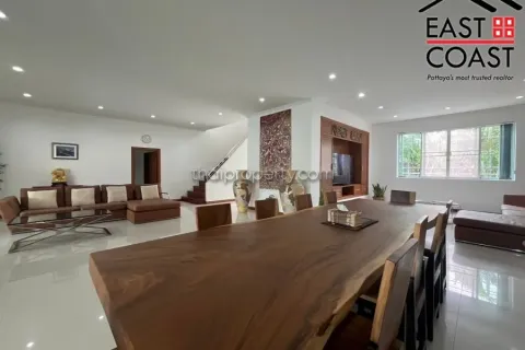 Casa de 6 dormitorios en Pattaya, Tailandia № 212318 - foto 3