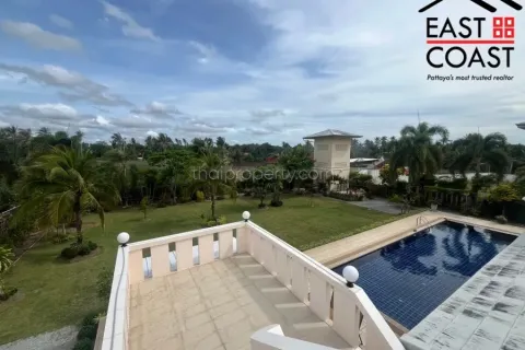 Casa de 6 dormitorios en Pattaya, Tailandia № 212318 - foto 7