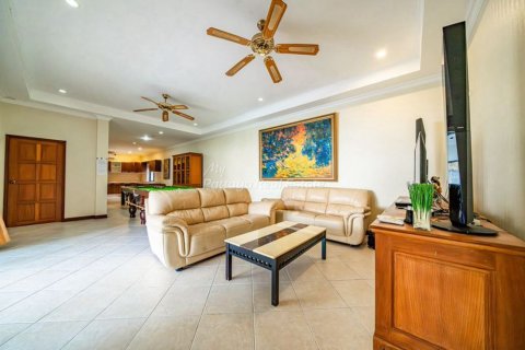 House in Pattaya, Thailand 4 bedrooms № 163819 - photo 3