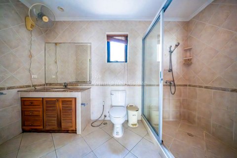 House in Pattaya, Thailand 4 bedrooms № 163819 - photo 16