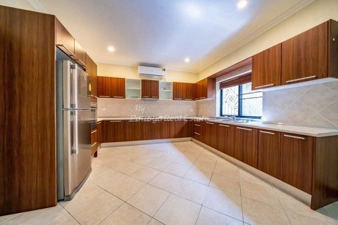 House in Pattaya, Thailand 4 bedrooms № 163819 - photo 10
