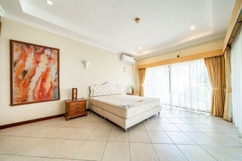 House in Pattaya, Thailand 4 bedrooms № 163819 - photo 13