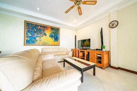 House in Pattaya, Thailand 4 bedrooms № 163819 - photo 4