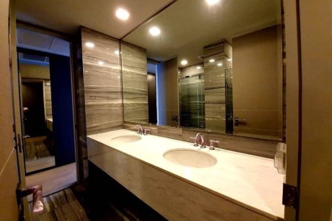 Condo in Watthana, Bangkok, Thailand, 3 bedrooms  № 169402 - photo 10