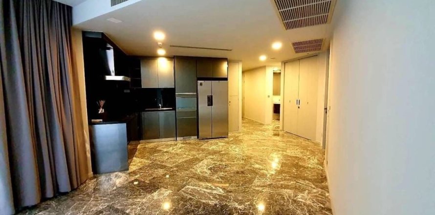 Condo in Watthana, Bangkok, Thailand, 3 bedrooms  № 169402