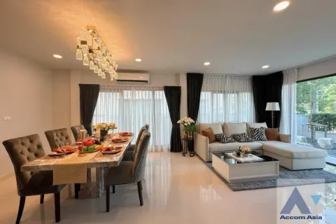 House in Bang Kaeo, Thailand 4 bedrooms № 216896