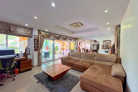 House in Pattaya, Thailand 2 bedrooms № 197506 - photo 3