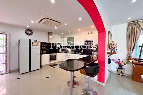 House in Pattaya, Thailand 2 bedrooms № 197506 - photo 9