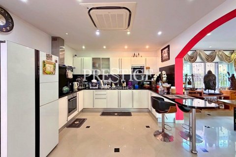 House in Pattaya, Thailand 2 bedrooms № 197506 - photo 8