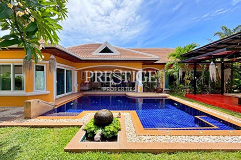 House in Pattaya, Thailand 2 bedrooms № 197506 - photo 2
