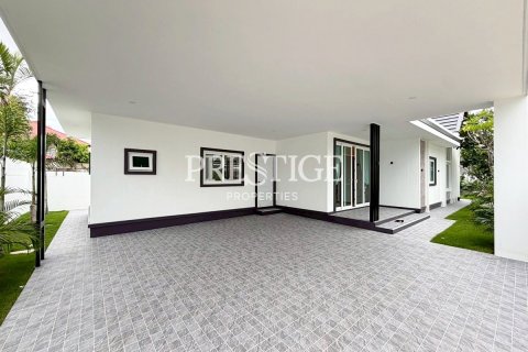 House in Pattaya, Thailand 3 bedrooms № 197503