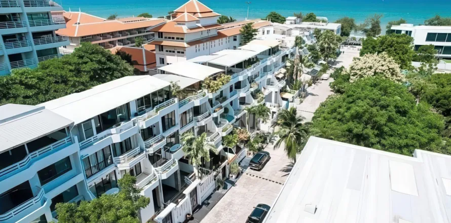 Дом в Паттайе, Таиланд с 9 комнатами  № 155674