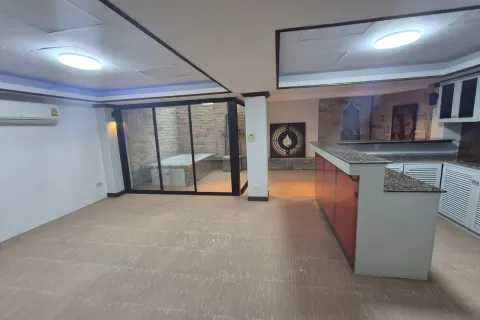 Дом в Паттайе, Таиланд с 9 комнатами  № 155674 - фото 2