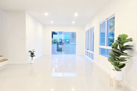 Дом в Самутпракане, Таиланд с 3 спальнями  № 155909 - фото 4