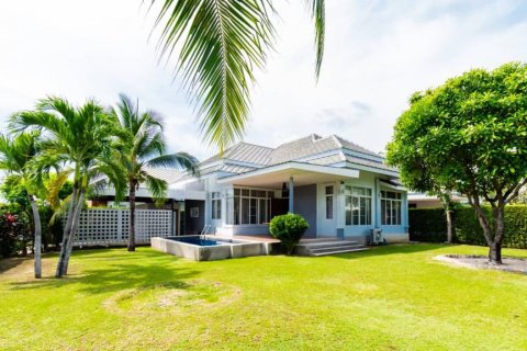 Villa in Hua Hin, Thailand 3 bedrooms № 115360 - photo 1