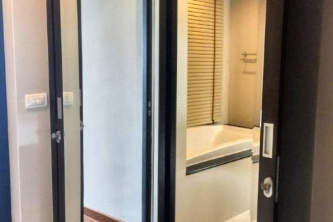 Кондоминиум с 2 спальнями в Бангкоке, Таиланд № 115361 - фото 8