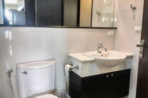 Кондоминиум с 2 спальнями в Бангкоке, Таиланд № 115361 - фото 9