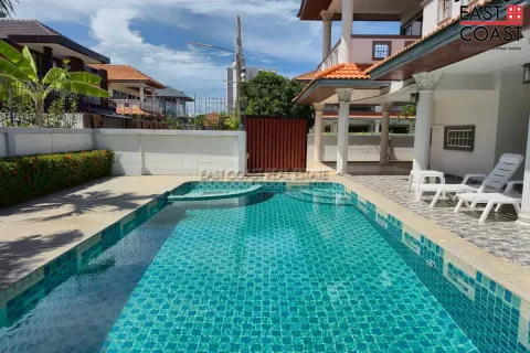 Casa de 4 dormitorios en Jomtien Beach, Pattaya, Tailandia № 212406 - foto 2