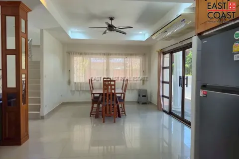 Casa de 4 dormitorios en Jomtien Beach, Pattaya, Tailandia № 212406 - foto 11