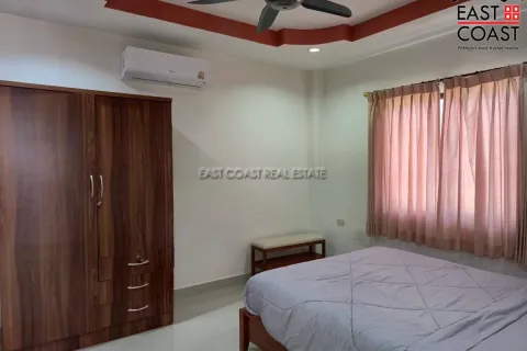 Casa de 4 dormitorios en Jomtien Beach, Pattaya, Tailandia № 212406 - foto 15
