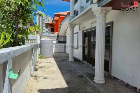 Casa de 4 dormitorios en Jomtien Beach, Pattaya, Tailandia № 212406 - foto 26