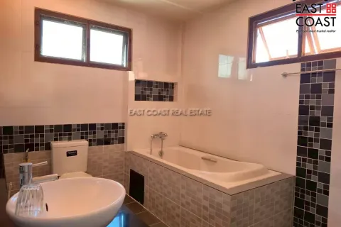 Casa de 4 dormitorios en Jomtien Beach, Pattaya, Tailandia № 212406 - foto 17
