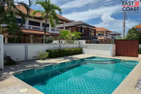 Casa de 4 dormitorios en Jomtien Beach, Pattaya, Tailandia № 212406 - foto 3