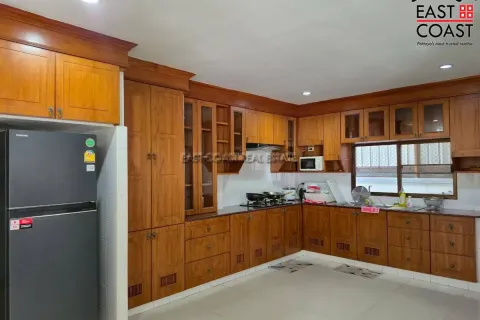 Casa de 4 dormitorios en Jomtien Beach, Pattaya, Tailandia № 212406 - foto 9