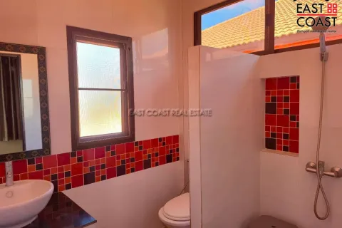 Casa de 4 dormitorios en Jomtien Beach, Pattaya, Tailandia № 212406 - foto 18