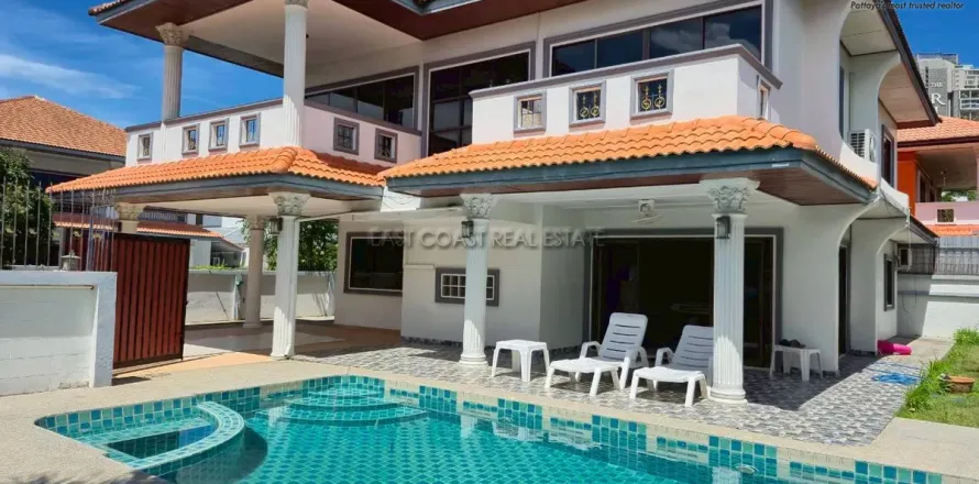 Casa de 4 dormitorios en Jomtien Beach, Pattaya, Tailandia № 212406