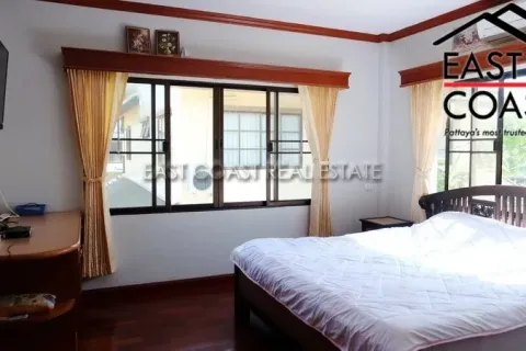 Casa de 5 dormitorios en Pattaya, Tailandia № 212408 - foto 12